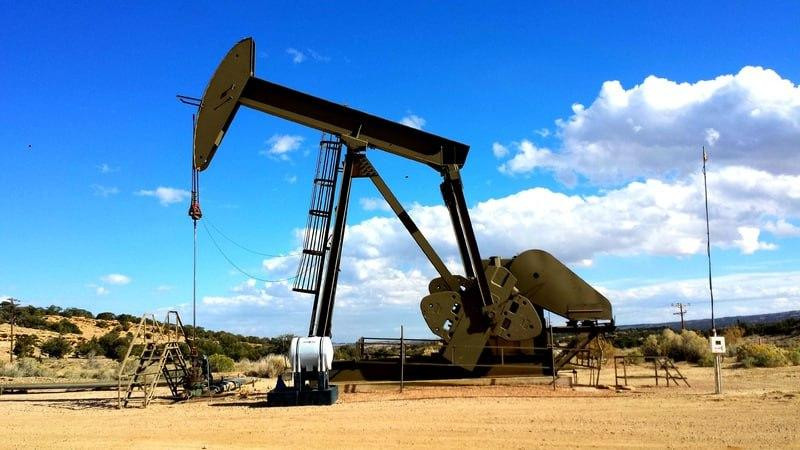 Доходы России от экспорта нефти и газа в январе рухнули на 38%