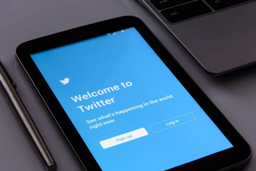 Инженер-разработчик Twitter на сутки «положил» всю соцсеть