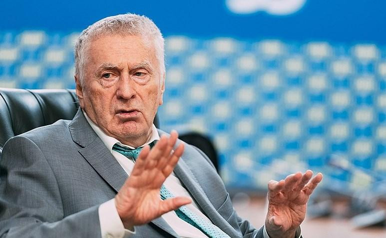 Красный пиджак Владимира Жириновского продадут с молотка за 250 тыс. рублей