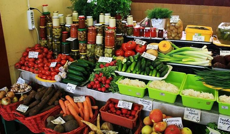 Названа причина отсутствия вкуса у овощей и фруктов из супермаркетов
