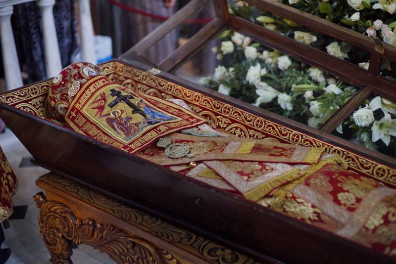 В Киеве монахам закрыли доступ к мощам в пещерах Киево-Печерской лавры