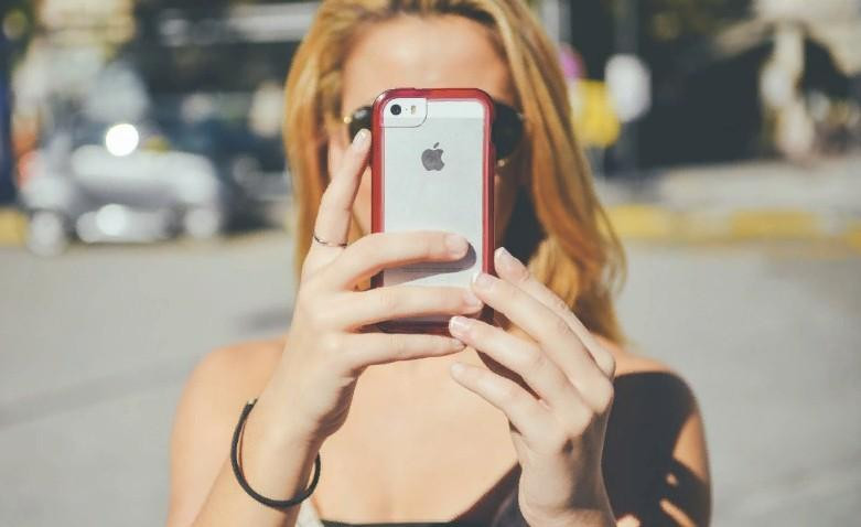 Во Франции и других странах уберут слот для SIM-карты на iPhone 15