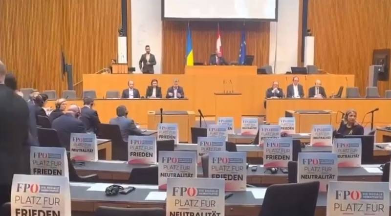 Депутаты третьей по величине партии в австрийском парламенте покинули зал во время видеообращения Зеленского