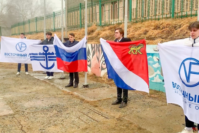 Новая патриотическая традиция появилась в школах Врангеля благодаря Фонду “Восточный Порт”