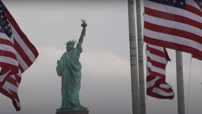 Проведённый в США опрос показал, что деньги – главный приоритет для американских граждан