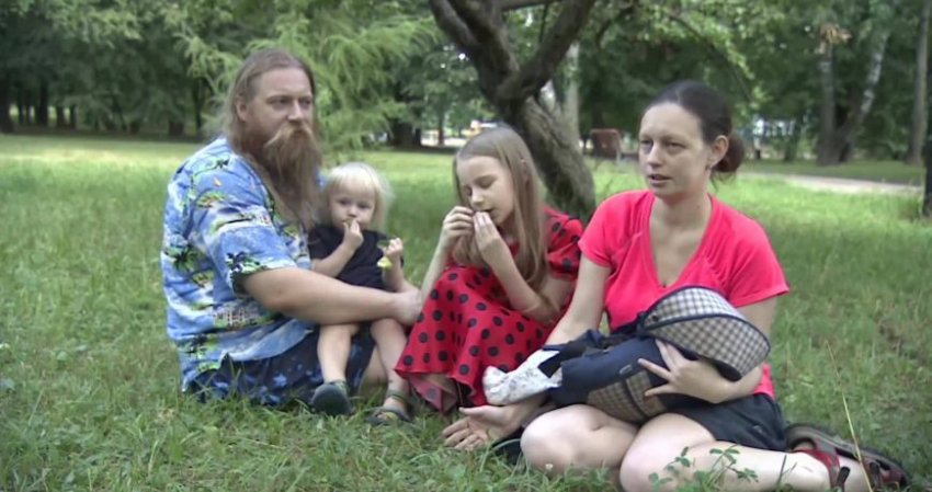 Мама вундеркинда Алисы Тепляковой родила восьмого ребенка: как живёт многодетная семья