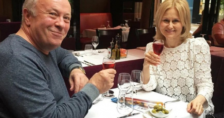 Писательница Дарья Донцова сообщила о смерти своего супруга