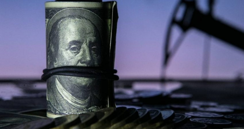 Покупка Индией российской нефти «бьет» по курсу доллара