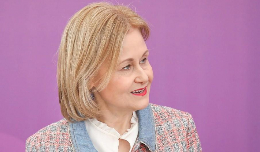 Писательница Дарья Донцова похоронила своего супруга