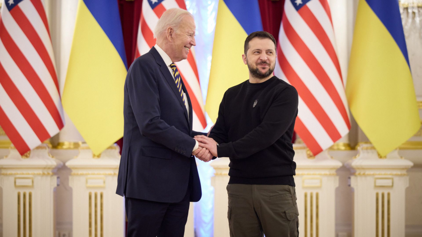 Sohu: Зеленский увидел в Крыме спасение от долгов перед США