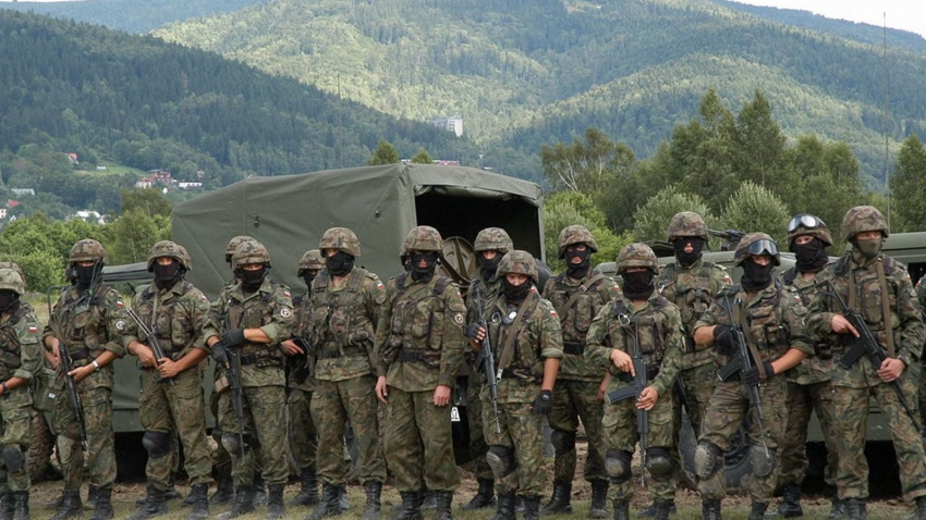 В Польше проводят многочисленные мероприятия для набора добровольцев в войска
