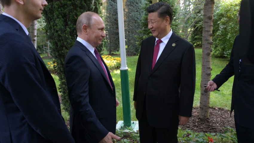 Politico: разговор Путина и Си десятилетней давности стал проблемой для Запада