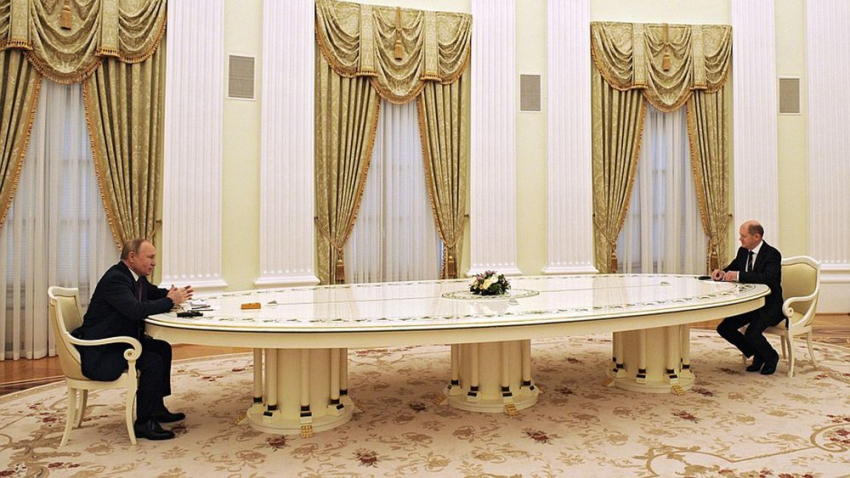 Политолог Бредихин рассказал, почему Шольц раскрыл подробности переговоров с Путиным