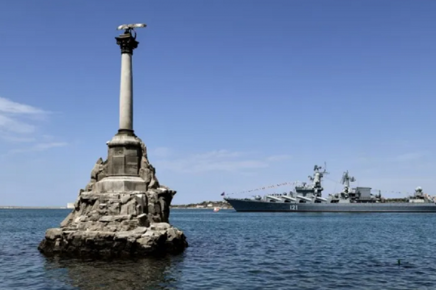 В Севастополе приостановлено движение морского транспорта