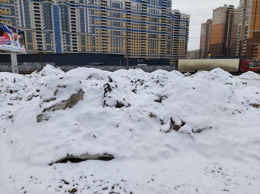 «Где снегоуборочная техника?»: петербуржцы жалуются на неубранные дороги