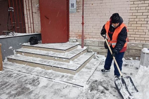 Дефицит дворников и снегоуборочной техники в Петербурге может привести к новому коллапсу 2 апреля 