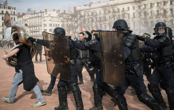 Массовые протесты во Франции: последние новости о свежих событиях на 4 апреля 2023 года