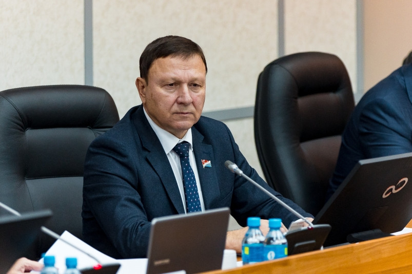 Доходы председателя ЗСПК Александра Ролика за прошлый год составили 7,4 млн рублей