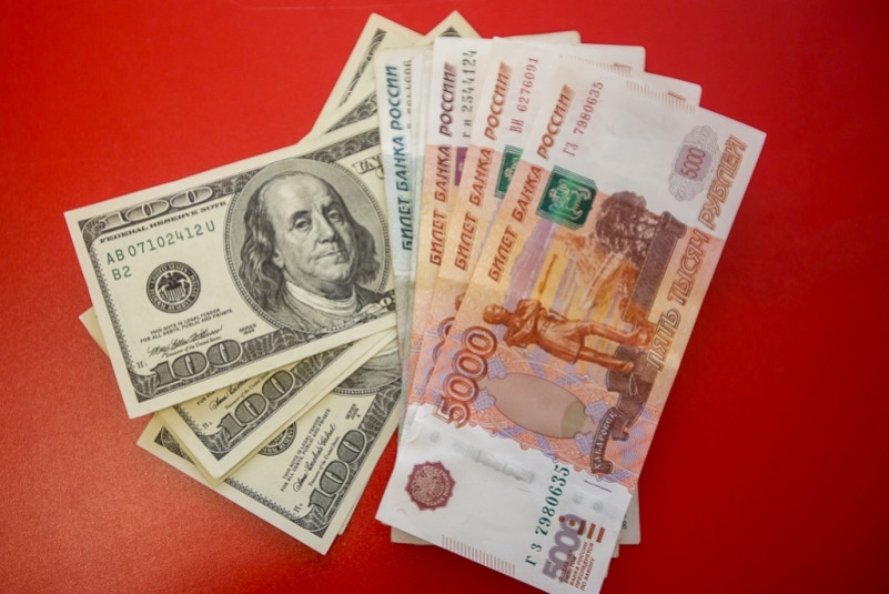 Доллар впервые за долгое время поднялся выше 80 рублей