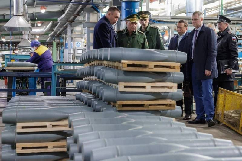 «Выпуск средств поражения успешно расширяется»: Шойгу проинспектировал производство боеприпасов