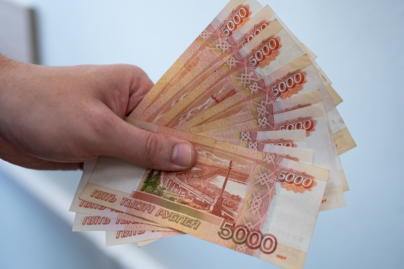 “До 15 000 рублей”: новые выплаты перечислят россиянам уже с 10 апреля