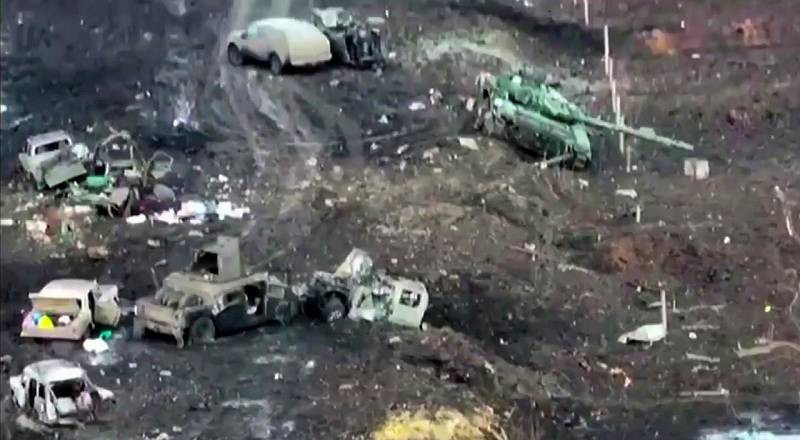 В сети появились кадры участка дороги Артёмовск-Часов Яр с большим количеством уничтоженной техники ВСУ