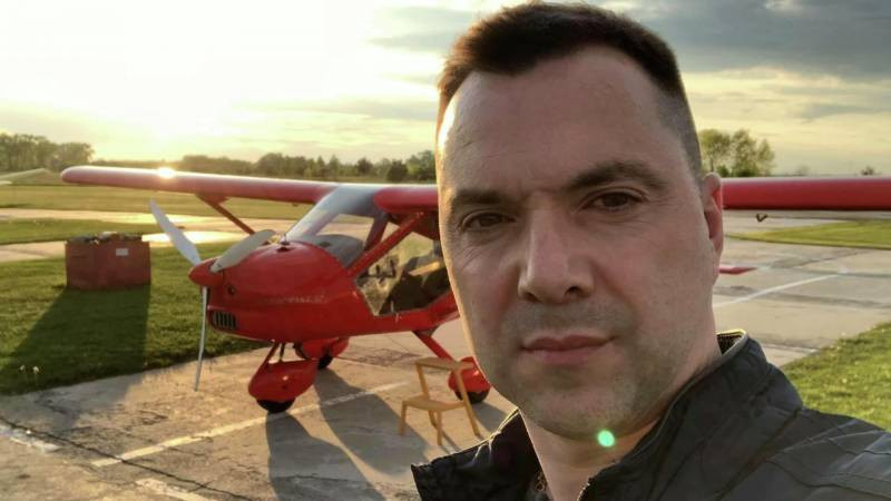 Украине нужен новый президент, — Арестович