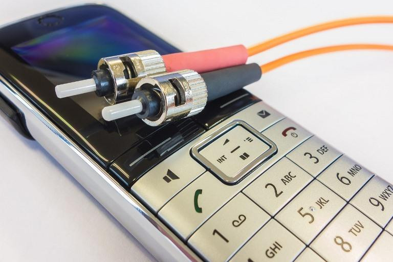 Эксперт Мясоедов назвал способы обнаружения прослушки квартиры по телефону