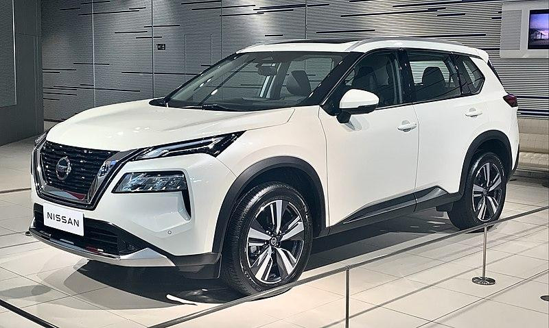 В России начались продажи новых кроссоверов Nissan X-Trail из Китая за 5,2 миллиона рублей