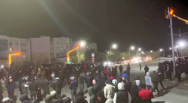 В городе Жанаозен на юго-западе Казахстана, откуда начались массовые протесты в прошлом году, вновь проходят митинги