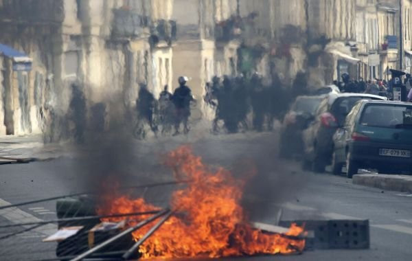 Массовые протесты во Франции переросли в беспорядки: подробности на сегодня, 15 апреля