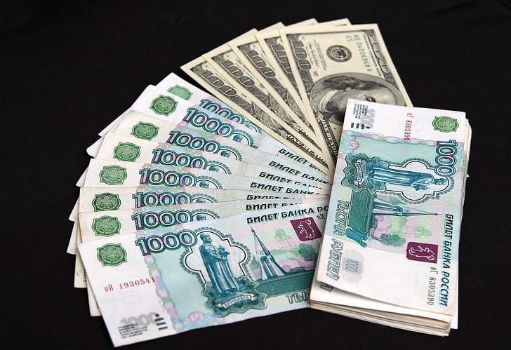 "Скоринг бюро": Траты россиян по непросроченным кредиткам достигли 35,2%