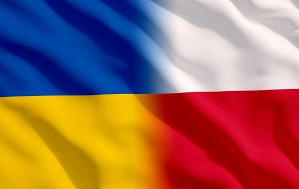 Захарова: Польша использует Украину как инструмент против России