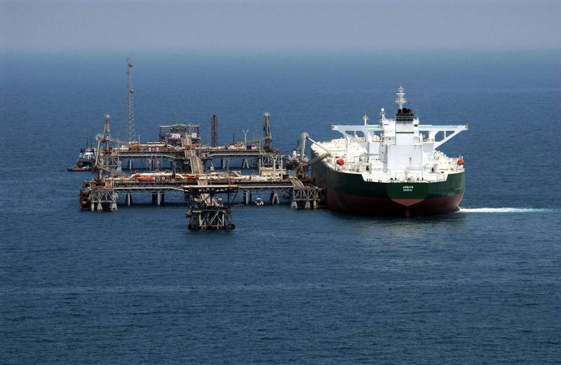Западная пресса: Страны G7 решили не снижать «потолок» цен на российскую нефть