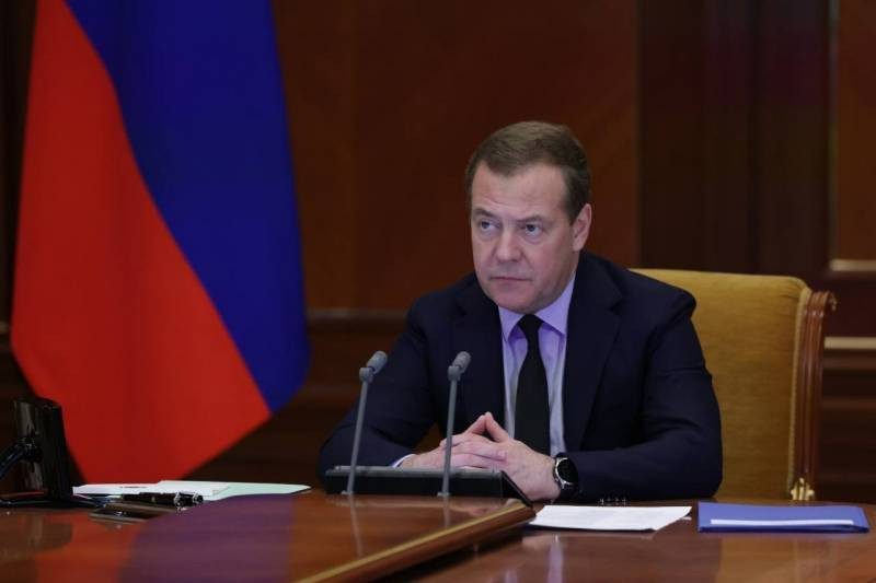 Медведев высказался о заявлении лидеров G7 по России и назвал главу Госдепа США «странным существом»