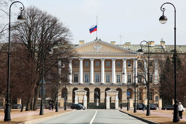 9,5 млн рублей из бюджета Петербурга потратят на обслуживание автопарка Смольного