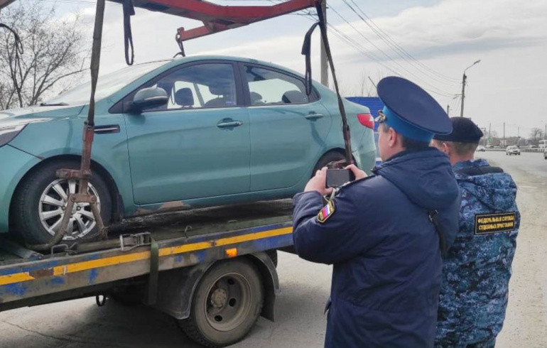 В Челябинске приставы собрали на обочине с водителей-должников почти полмиллиона рублей