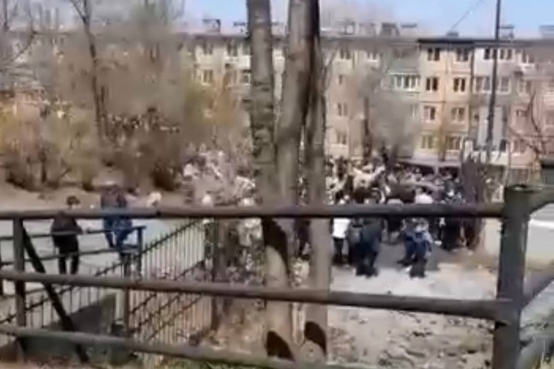 Появилось видео с места эвакуации школьников во Владивостоке