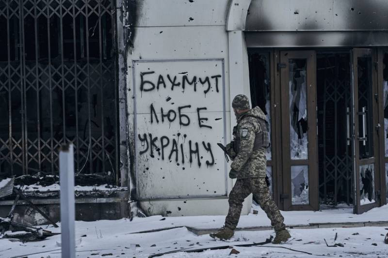 Испанское издание: Командование ВСУ вывело основные силы из Бахмута, оставив там пару «хороших» бригад