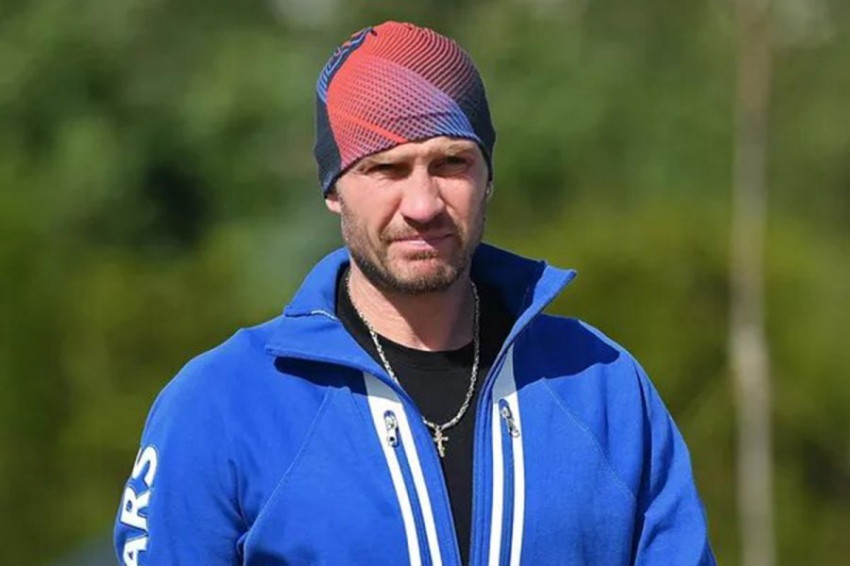 Отец олимпийского чемпиона Костомарова оценил состояние сына как положительное