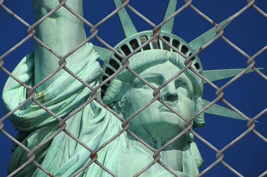 Следят везде и за всеми: Американист Рогулев рассказал, как ЦРУ следит за каждым шагом Зеленского