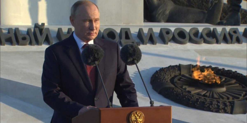 МИД Украины полагает, что президент России В. Путин должен согласовывать с ним свои поездки в Крым