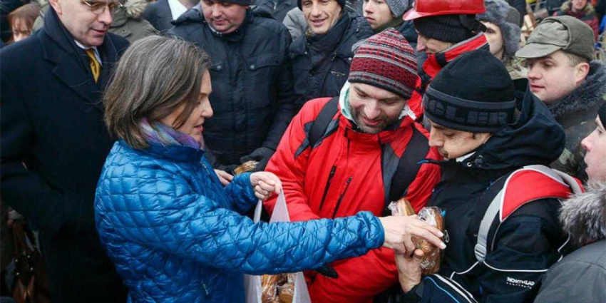 Привезёт ли Виктория Нуланд новую партию «печенек»? Зачем американского политика из «чёрного списка» опять пускают в Москву