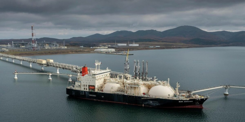 Отныне «Сахалин-2» доллары не принимает. Хотите газ, давайте рубли