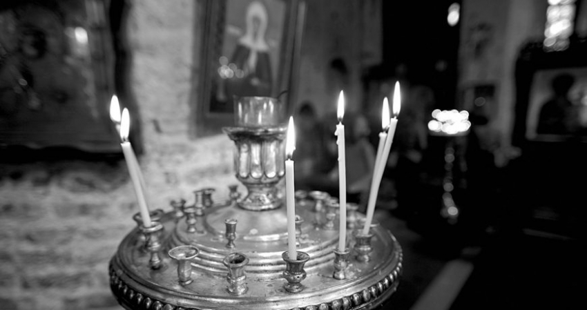 Смерть человека в Пасхальную неделю: священники рассказали, что это значит