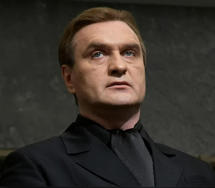 Актер Александр Балуев рассказал, что не может смириться с переездом дочери в Польшу