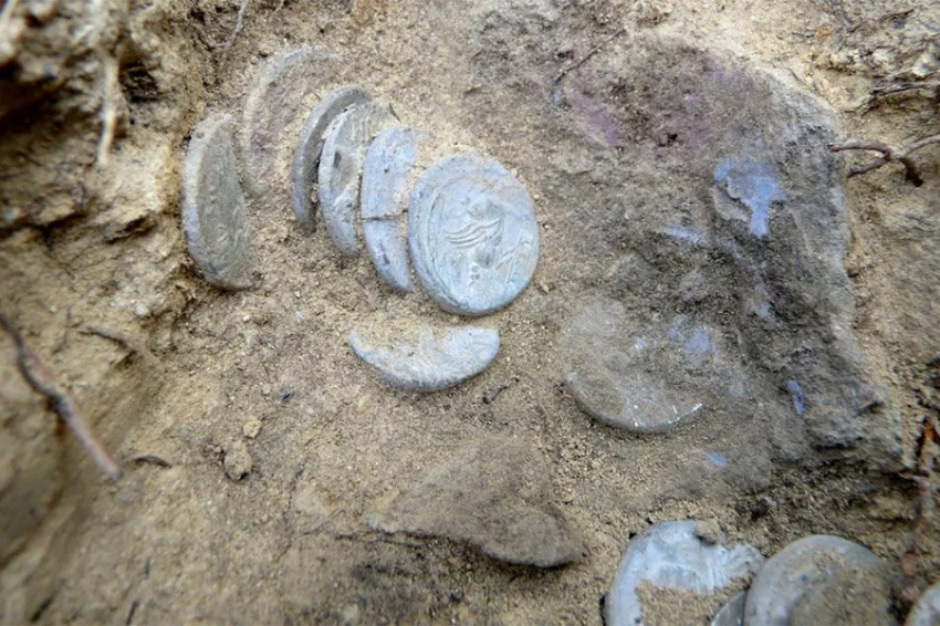 2000-летний клад римских монет мог быть спрятан солдатом во время кровавой гражданской войны в Италии