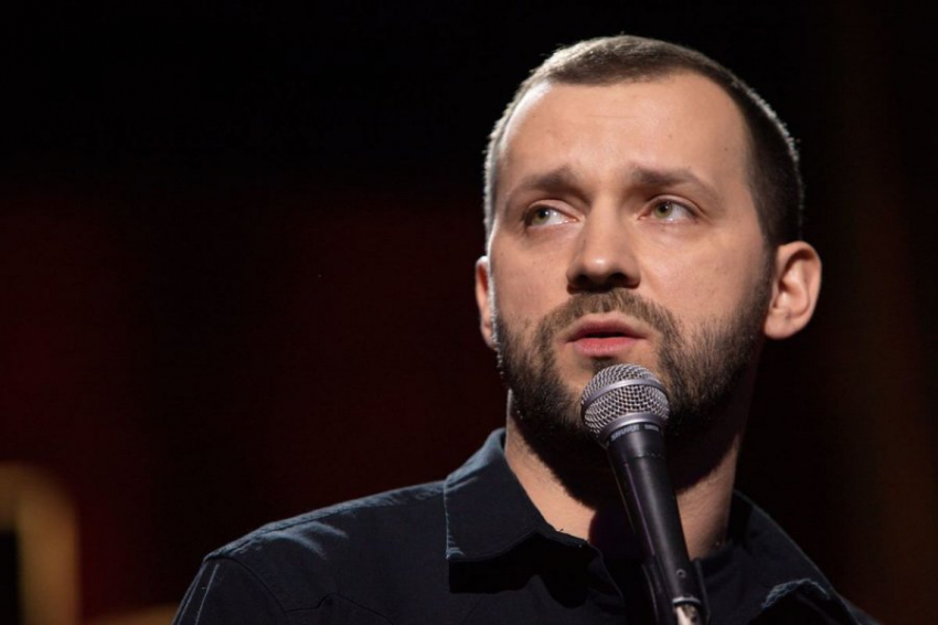 Стендап-комик Руслан Белый уехал из России и готовится стать отцом