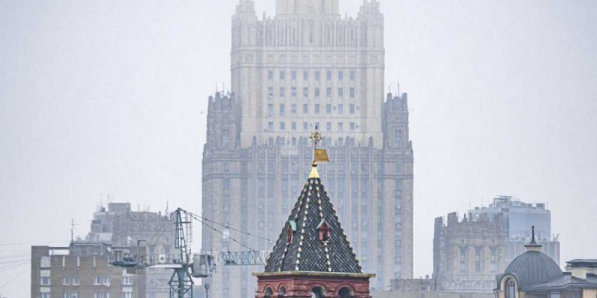 Вежливый русский ответ Чехии: «Надо стрелять из орудий крупного калибра»