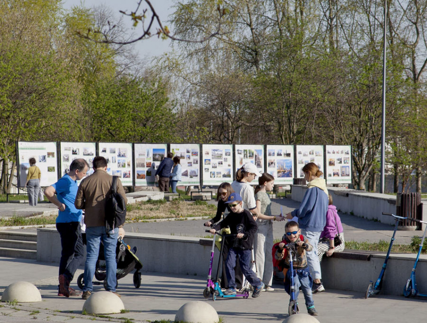Фотовыставка «С любовью к Москве» продолжается в парке имени Юрия Лужкова - Новая общественная газета
